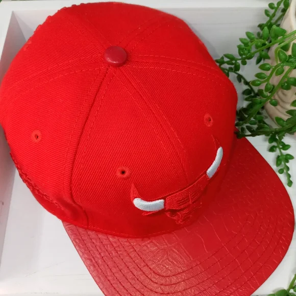 Chicago Bulls Adjustable Faux Leather Bill With NBA Logo Cap - Picture 4 of 10